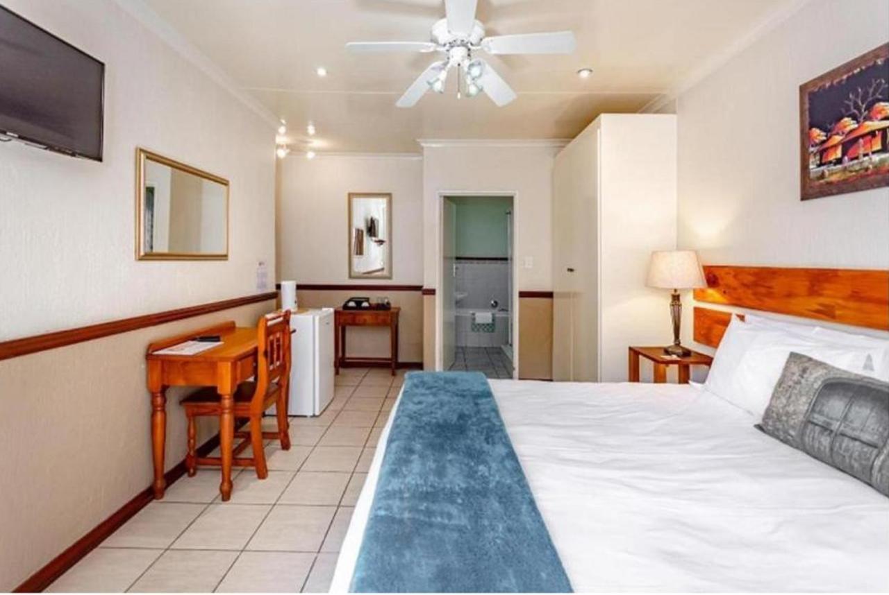 The Link Guest Lodge Kempton Park Exteriör bild