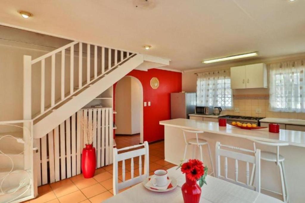 The Link Guest Lodge Kempton Park Exteriör bild