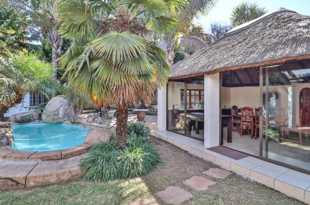 The Link Guest Lodge Kempton Park Exteriör bild